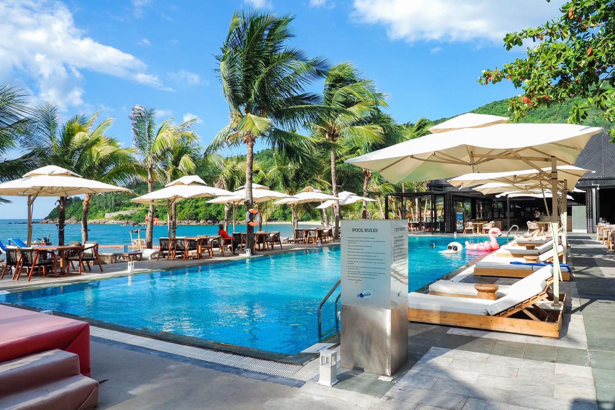 Resort Bounce And
